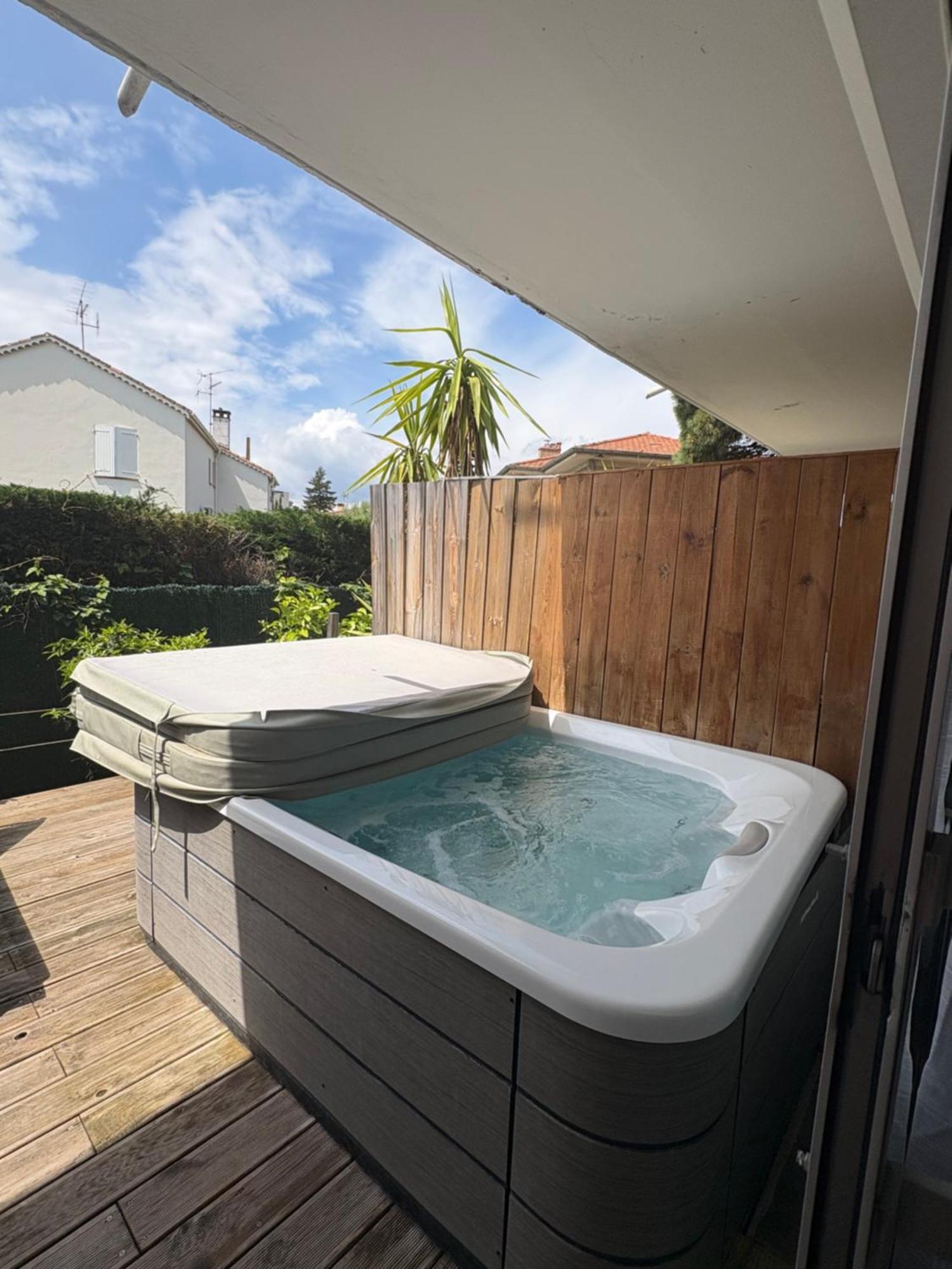Hotel Sable Et Soleil - Port, Et Jacuzzi Prive Fréjus